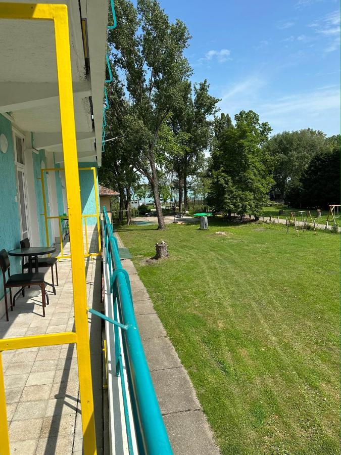 Lelle Beach Club Balatonlelle Exterior foto